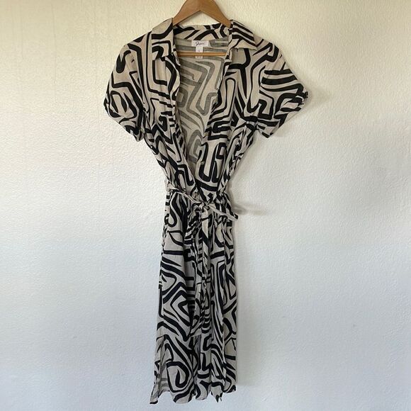 B&W button up dress - Picture 1 of 3